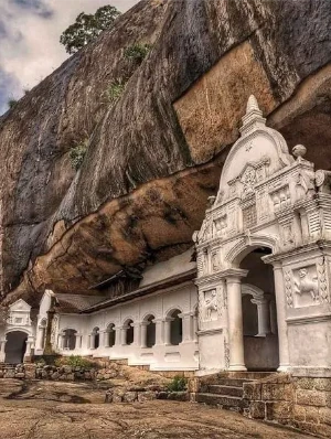 dambulla cave temple entrance